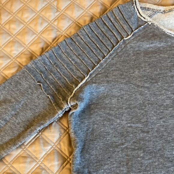 525 America Knitted Gray Sweatshirt Top with Pleated Shoulder & Long Sleeve. - Picture 3 of 7